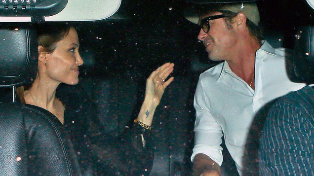 Illustration for article titled Trouble In Paradise? Brad Pitt And Jennifer Aniston Are Spending The Holidays Apart